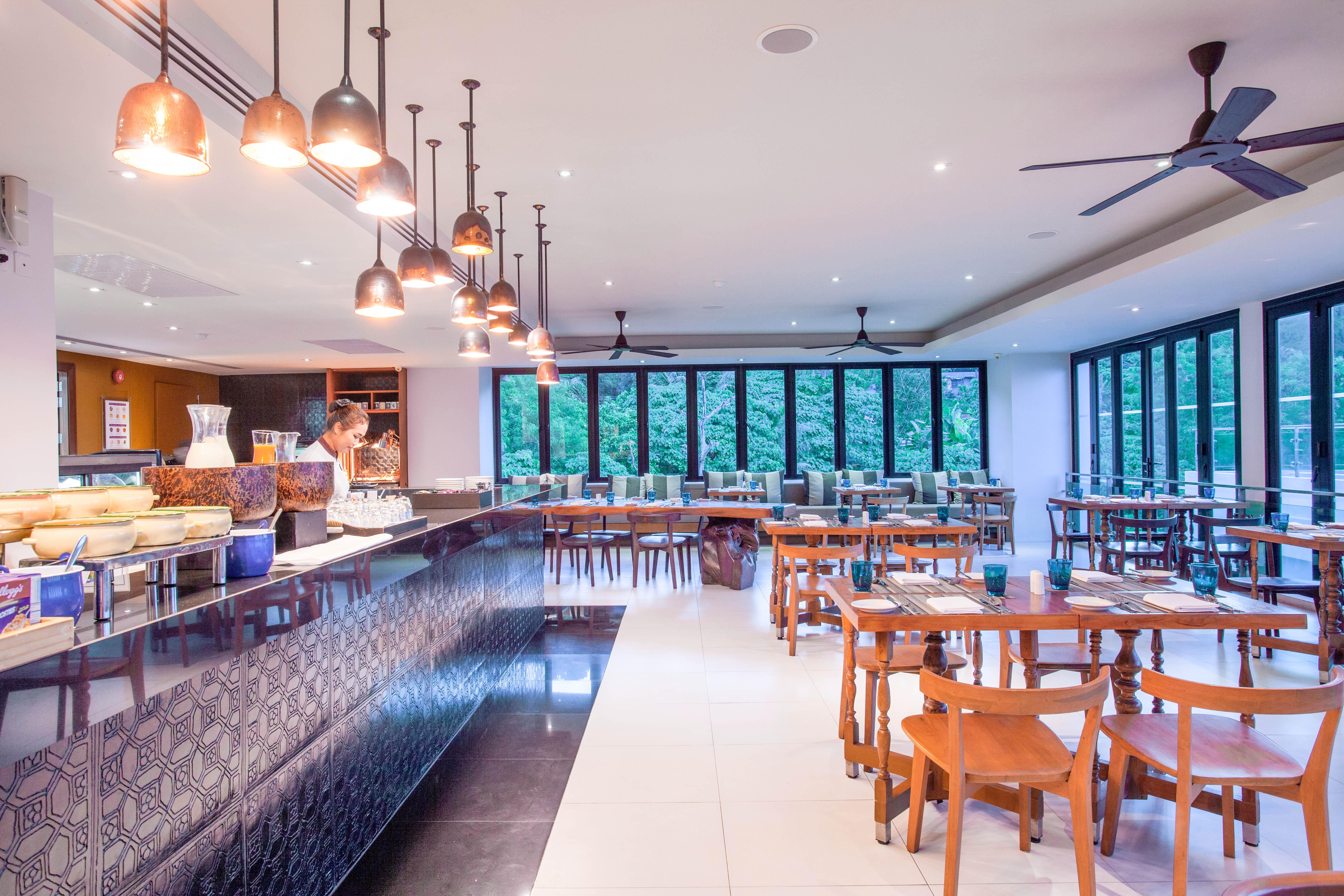 Zenmaya Oceanfront Phuket, Trademark Collection By Wyndham Patong Exterior foto The restaurant at the hotel
